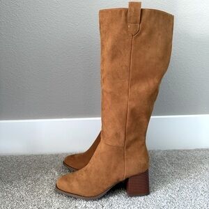 Lyla women’s faux suede tall boots size 7.5- NWOT